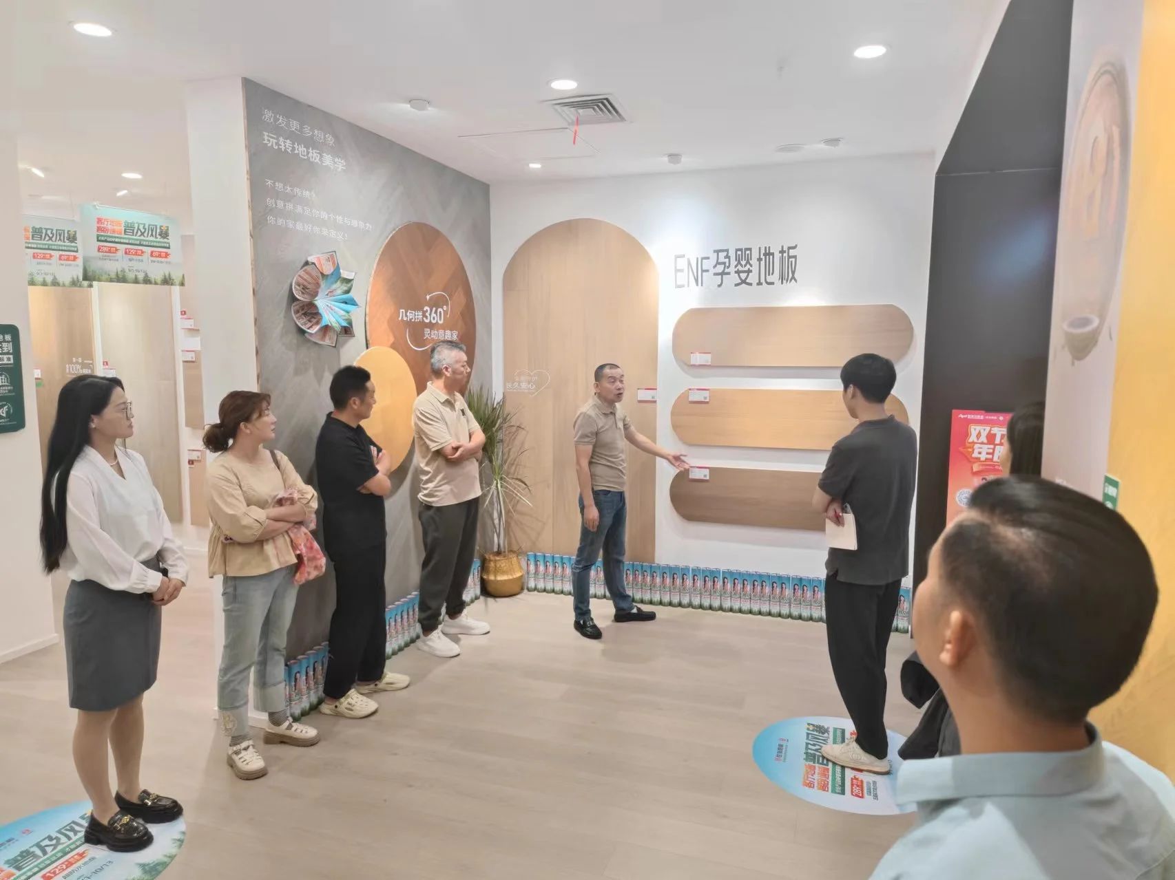 82萬(wàn)超強(qiáng)大單！世友客廳地板客臥通鋪普及風(fēng)暴火力全開(kāi)！