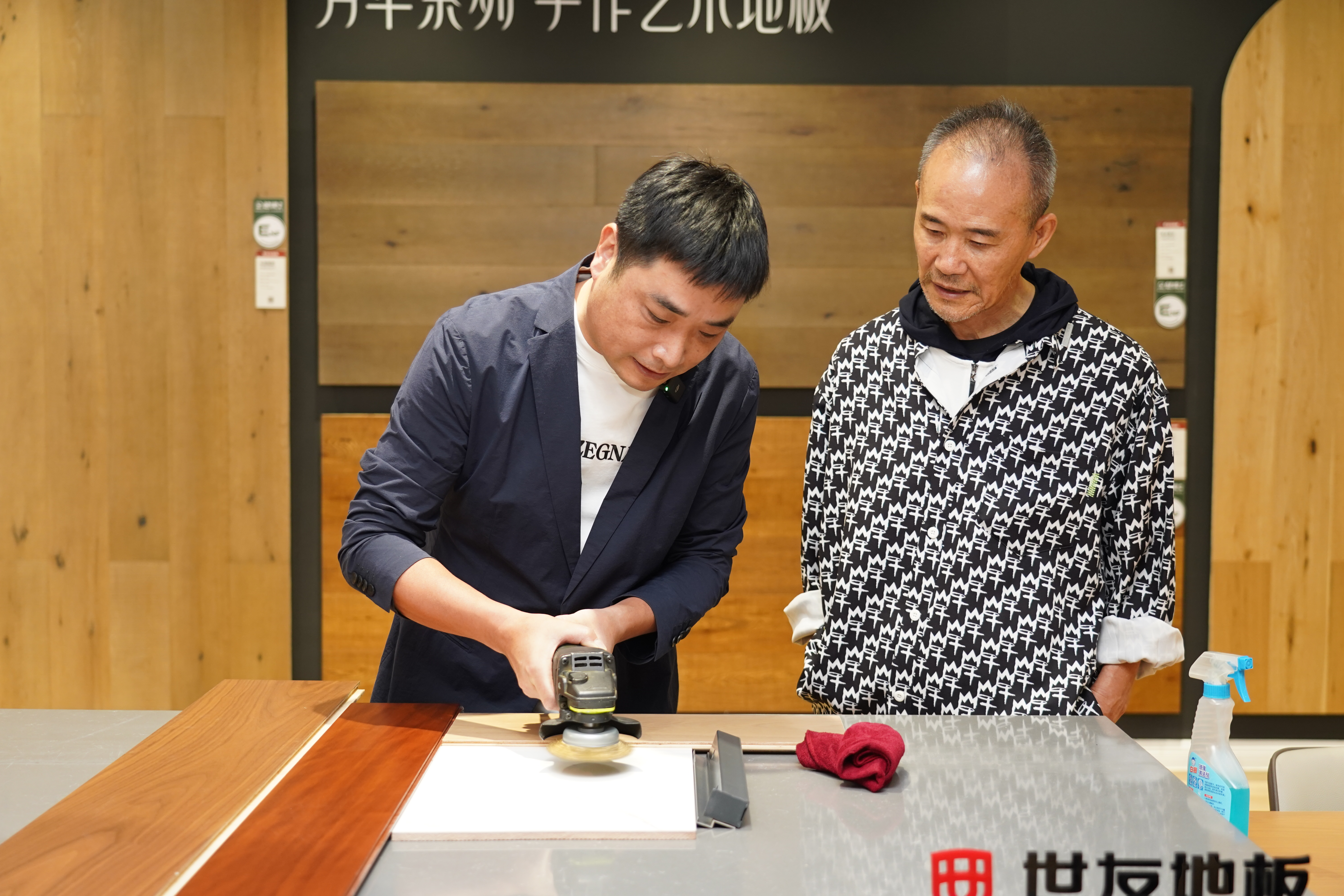 共建綠色生態(tài) 共鑒超級(jí)品質(zhì)，綠色品質(zhì)大使王石高度評(píng)價(jià)世友客臥通鋪地板